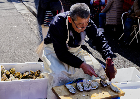 Preparing Oysters